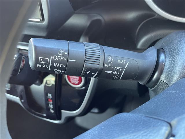 Ｎ－ＢＯＸカスタム Ｇ　ＳＳブラックスタイルパッケージ　４ＷＤ　純正８型ナビ　フルセグＴＶ　純正フリップダウンモニター　Ｂカメラ　純正エンジンスターター　ビルトインＥＴＣ　ドライブレコーダー　両側パワースライドドア　前席ートヒーター　ＨＩＤライト　フォグ（19枚目）