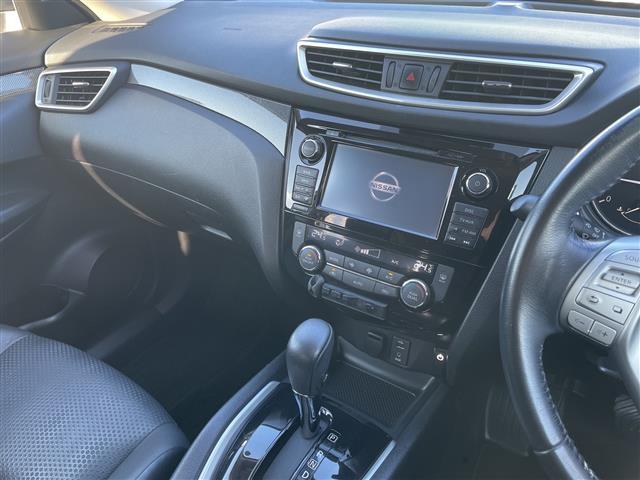 エクストレイル ２０Ｘｔ　エマージェンシーブレーキパッケージ　４ＷＤ　純正ナビ・フルセグＴＶ　アラウンドビューモニター　パワーバックドア　パーキングアシスト　前席シートヒーター　エマージェンシーブレーキ　ＥＴＣ　前方ドラレコ　クルコン　ＬＥＤライト　ルーフレール（3枚目）