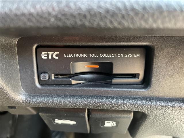 エクストレイル ２０Ｘｔ　エマージェンシーブレーキパッケージ　４ＷＤ　純正ナビ・フルセグＴＶ　アラウンドビューモニター　パワーバックドア　パーキングアシスト　前席シートヒーター　エマージェンシーブレーキ　ＥＴＣ　前方ドラレコ　クルコン　ＬＥＤライト　ルーフレール（11枚目）