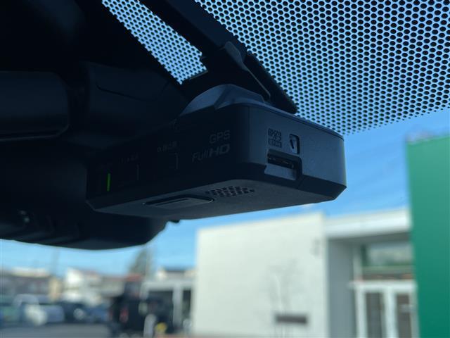 エクストレイル ２０Ｘｔ　エマージェンシーブレーキパッケージ　４ＷＤ　純正ナビ・フルセグＴＶ　アラウンドビューモニター　パワーバックドア　パーキングアシスト　前席シートヒーター　エマージェンシーブレーキ　ＥＴＣ　前方ドラレコ　クルコン　ＬＥＤライト　ルーフレール（12枚目）