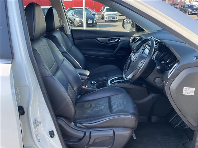 エクストレイル ２０Ｘｔ　エマージェンシーブレーキパッケージ　４ＷＤ　純正ナビ・フルセグＴＶ　アラウンドビューモニター　パワーバックドア　パーキングアシスト　前席シートヒーター　エマージェンシーブレーキ　ＥＴＣ　前方ドラレコ　クルコン　ＬＥＤライト　ルーフレール（22枚目）