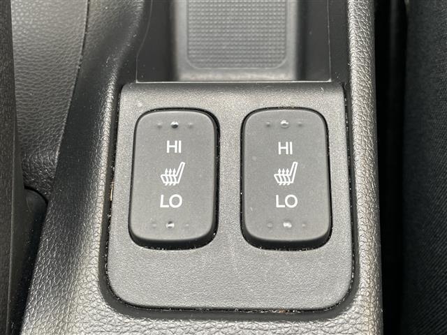 フィット １３Ｇ・Ｆパッケージ　コンフォートエディション　４ＷＤ　ナビ　フルセグ　Ｂｌｕｅｔｏｏｔｈ　バックカメラ　前席シートヒーター　前方ドライブレコーダー　ＥＴＣ　ワイパーデアイサー　スマートキー　プッシュスタート　純正フロアマット　社外１５インチＡＷ（8枚目）