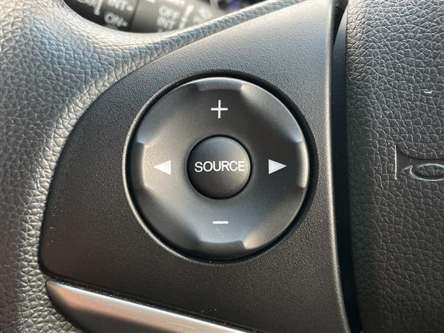 フィット １３Ｇ・Ｆパッケージ　コンフォートエディション　４ＷＤ　ナビ　フルセグ　Ｂｌｕｅｔｏｏｔｈ　バックカメラ　前席シートヒーター　前方ドライブレコーダー　ＥＴＣ　ワイパーデアイサー　スマートキー　プッシュスタート　純正フロアマット　社外１５インチＡＷ（14枚目）