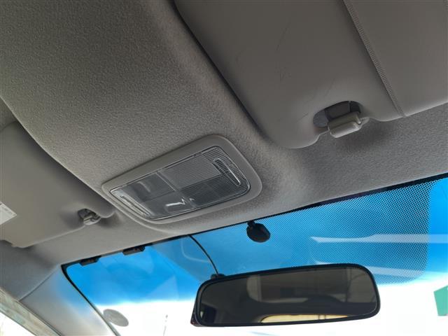 フィット １３Ｇ・Ｆパッケージ　コンフォートエディション　４ＷＤ　ナビ　フルセグ　Ｂｌｕｅｔｏｏｔｈ　バックカメラ　前席シートヒーター　前方ドライブレコーダー　ＥＴＣ　ワイパーデアイサー　スマートキー　プッシュスタート　純正フロアマット　社外１５インチＡＷ（17枚目）