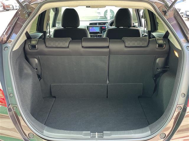 フィット １３Ｇ・Ｆパッケージ　コンフォートエディション　４ＷＤ　ナビ　フルセグ　Ｂｌｕｅｔｏｏｔｈ　バックカメラ　前席シートヒーター　前方ドライブレコーダー　ＥＴＣ　ワイパーデアイサー　スマートキー　プッシュスタート　純正フロアマット　社外１５インチＡＷ（26枚目）