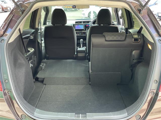 フィット １３Ｇ・Ｆパッケージ　コンフォートエディション　４ＷＤ　ナビ　フルセグ　Ｂｌｕｅｔｏｏｔｈ　バックカメラ　前席シートヒーター　前方ドライブレコーダー　ＥＴＣ　ワイパーデアイサー　スマートキー　プッシュスタート　純正フロアマット　社外１５インチＡＷ（28枚目）
