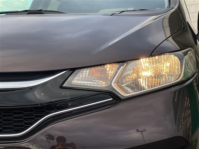 フィット １３Ｇ・Ｆパッケージ　コンフォートエディション　４ＷＤ　ナビ　フルセグ　Ｂｌｕｅｔｏｏｔｈ　バックカメラ　前席シートヒーター　前方ドライブレコーダー　ＥＴＣ　ワイパーデアイサー　スマートキー　プッシュスタート　純正フロアマット　社外１５インチＡＷ（40枚目）