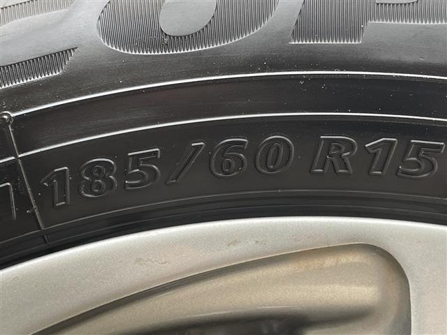 フィット １３Ｇ・Ｆパッケージ　コンフォートエディション　４ＷＤ　ナビ　フルセグ　Ｂｌｕｅｔｏｏｔｈ　バックカメラ　前席シートヒーター　前方ドライブレコーダー　ＥＴＣ　ワイパーデアイサー　スマートキー　プッシュスタート　純正フロアマット　社外１５インチＡＷ（42枚目）