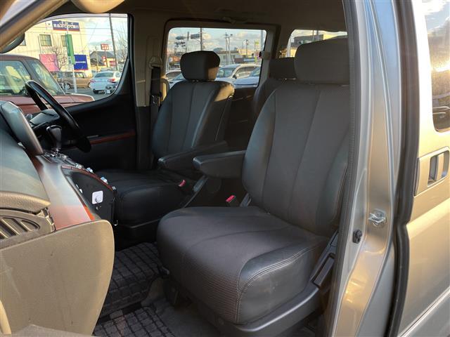 エルグランド ハイウェイスター　ワンオーナー　４ＷＤ　純正８型ＤＶＤナビ・フルセグＴＶ　サイドブラインドモニター　ＥＴＣ　両側パワースライドドア　センターデフロック　ステアリングスイッチ　アクティブＡＦＳ　ＨＩＤヘッドライト　フォグ（7枚目）