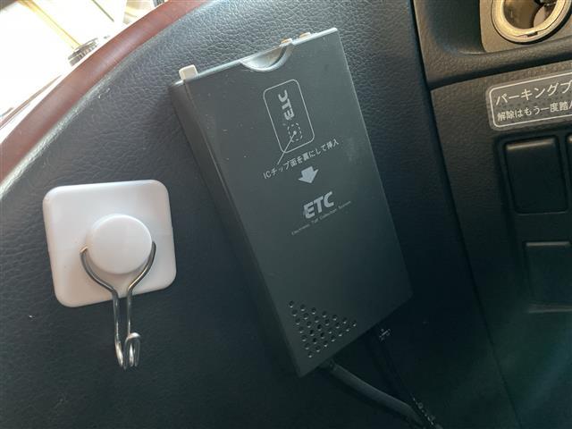 エルグランド ハイウェイスター　ワンオーナー　４ＷＤ　純正８型ＤＶＤナビ・フルセグＴＶ　サイドブラインドモニター　ＥＴＣ　両側パワースライドドア　センターデフロック　ステアリングスイッチ　アクティブＡＦＳ　ＨＩＤヘッドライト　フォグ（9枚目）