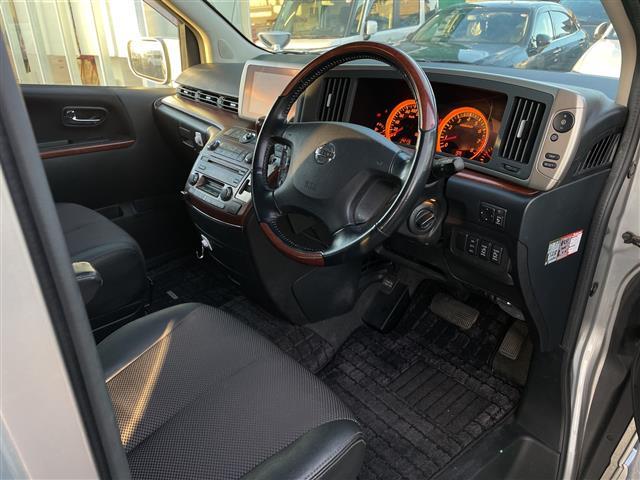 エルグランド ハイウェイスター　ワンオーナー　４ＷＤ　純正８型ＤＶＤナビ・フルセグＴＶ　サイドブラインドモニター　ＥＴＣ　両側パワースライドドア　センターデフロック　ステアリングスイッチ　アクティブＡＦＳ　ＨＩＤヘッドライト　フォグ（18枚目）