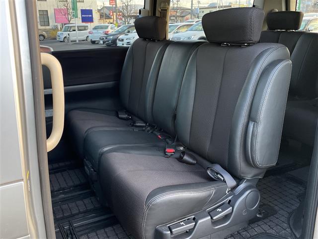 エルグランド ハイウェイスター　ワンオーナー　４ＷＤ　純正８型ＤＶＤナビ・フルセグＴＶ　サイドブラインドモニター　ＥＴＣ　両側パワースライドドア　センターデフロック　ステアリングスイッチ　アクティブＡＦＳ　ＨＩＤヘッドライト　フォグ（20枚目）