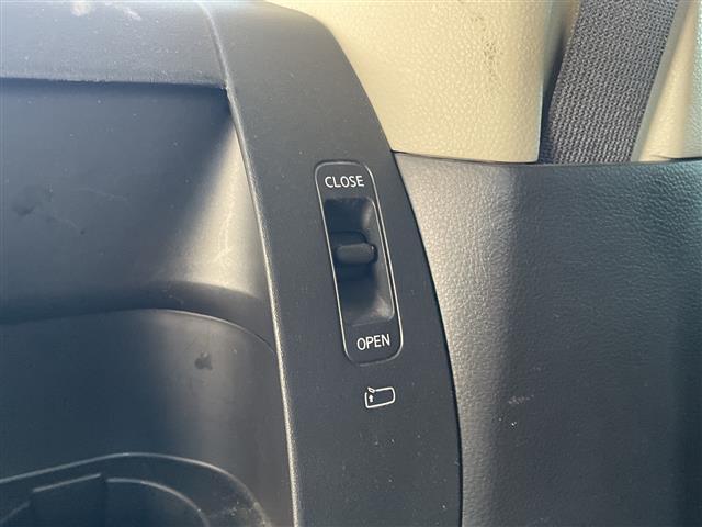 エルグランド ハイウェイスター　ワンオーナー　４ＷＤ　純正８型ＤＶＤナビ・フルセグＴＶ　サイドブラインドモニター　ＥＴＣ　両側パワースライドドア　センターデフロック　ステアリングスイッチ　アクティブＡＦＳ　ＨＩＤヘッドライト　フォグ（24枚目）