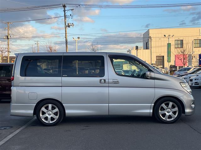 エルグランド ハイウェイスター　ワンオーナー　４ＷＤ　純正８型ＤＶＤナビ・フルセグＴＶ　サイドブラインドモニター　ＥＴＣ　両側パワースライドドア　センターデフロック　ステアリングスイッチ　アクティブＡＦＳ　ＨＩＤヘッドライト　フォグ（34枚目）