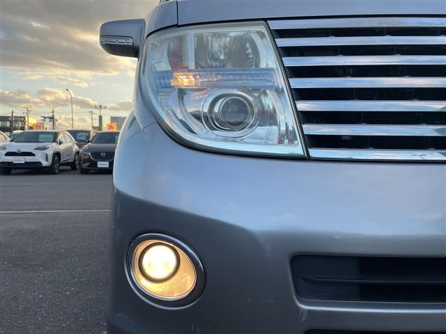 エルグランド ハイウェイスター　ワンオーナー　４ＷＤ　純正８型ＤＶＤナビ・フルセグＴＶ　サイドブラインドモニター　ＥＴＣ　両側パワースライドドア　センターデフロック　ステアリングスイッチ　アクティブＡＦＳ　ＨＩＤヘッドライト　フォグ（35枚目）