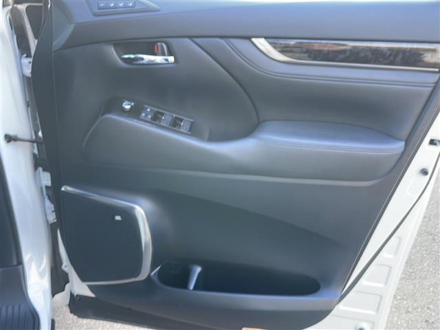 アルファードハイブリッド SR Cパッケージ 4WD 純正10.5型ナビ 13.3インチリアエンターテイメント JBLプレミアムサウンド パノラミックビューモニタ デジタルインナーミラー Pバックドア 合皮エアシート セーフティセンス モデリスタ(19枚目)