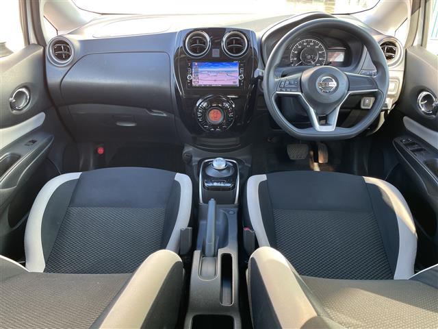 ノート ｅ－パワー　Ｘ　ワンオーナー　純正ＳＤナビ　フルセグ　アラウンドビューモニター　エマージェンシーブレーキ　レーンキープ　前後コーナーセンサー　ドアミラーヒーター　スマートルームミラー　ＬＥＤヘッドライト　フォグランプ（2枚目）