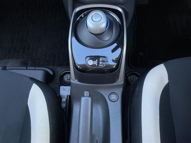 ノート ｅ－パワー　Ｘ　ワンオーナー　純正ＳＤナビ　フルセグ　アラウンドビューモニター　エマージェンシーブレーキ　レーンキープ　前後コーナーセンサー　ドアミラーヒーター　スマートルームミラー　ＬＥＤヘッドライト　フォグランプ（8枚目）