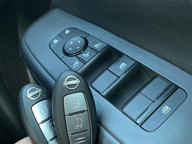 ノート Ｘ　ＦＯＵＲ　４ＷＤ　社外メモリナビ　ＥＴＣ　バックカメラ　ドライブレコーダー　エマージェンシーブレーキ　前席シートヒーター　オートライト　ハイビームアシスト　前後ソナー　プッシュスタート　スペアキー（12枚目）