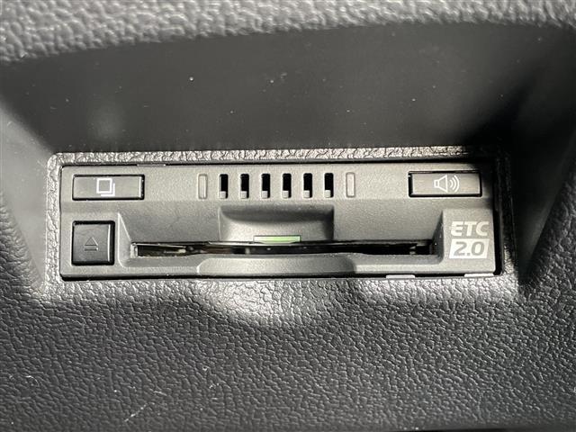 プリウス SセーフティプラスII 4WD 寒冷地仕様 純正9インチナビ フルセグ パノラミックビューモニター 純正エンスタ 衝突軽減ブレーキ 追従クルコン レーンキープ オートハイビーム LEDライト・フォグ 17AW TRDエアロ(10枚目)