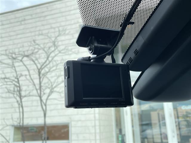 プリウス SセーフティプラスII 4WD 寒冷地仕様 純正9インチナビ フルセグ パノラミックビューモニター 純正エンスタ 衝突軽減ブレーキ 追従クルコン レーンキープ オートハイビーム LEDライト・フォグ 17AW TRDエアロ(11枚目)