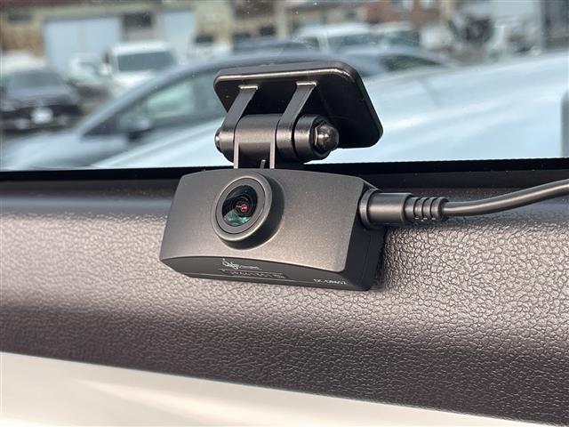 プリウス SセーフティプラスII 4WD 寒冷地仕様 純正9インチナビ フルセグ パノラミックビューモニター 純正エンスタ 衝突軽減ブレーキ 追従クルコン レーンキープ オートハイビーム LEDライト・フォグ 17AW TRDエアロ(12枚目)