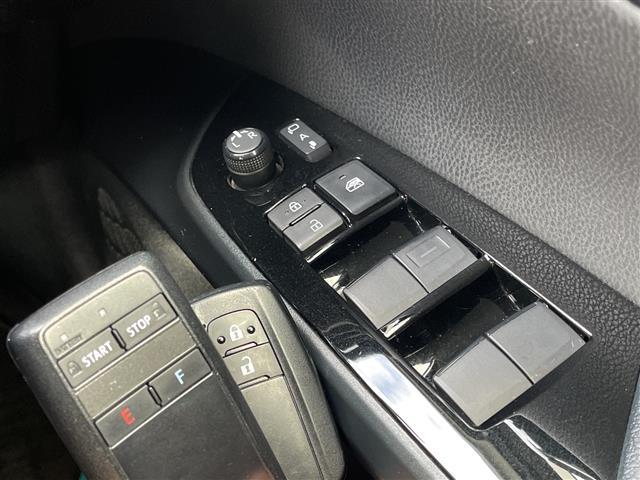 プリウス SセーフティプラスII 4WD 寒冷地仕様 純正9インチナビ フルセグ パノラミックビューモニター 純正エンスタ 衝突軽減ブレーキ 追従クルコン レーンキープ オートハイビーム LEDライト・フォグ 17AW TRDエアロ(13枚目)