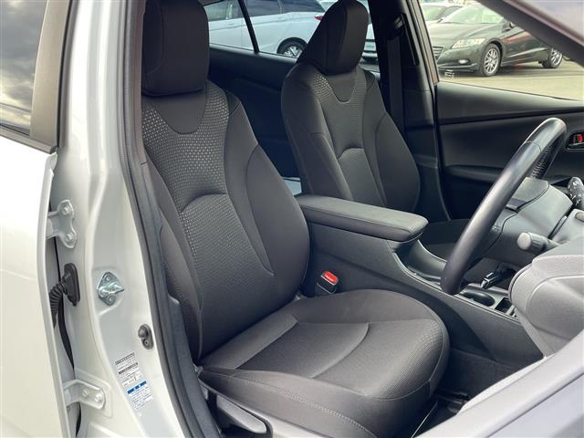 プリウス SセーフティプラスII 4WD 寒冷地仕様 純正9インチナビ フルセグ パノラミックビューモニター 純正エンスタ 衝突軽減ブレーキ 追従クルコン レーンキープ オートハイビーム LEDライト・フォグ 17AW TRDエアロ(23枚目)