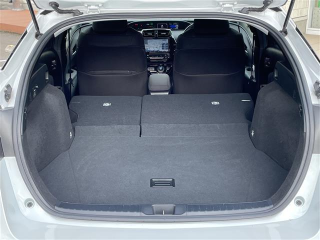 プリウス SセーフティプラスII 4WD 寒冷地仕様 純正9インチナビ フルセグ パノラミックビューモニター 純正エンスタ 衝突軽減ブレーキ 追従クルコン レーンキープ オートハイビーム LEDライト・フォグ 17AW TRDエアロ(29枚目)