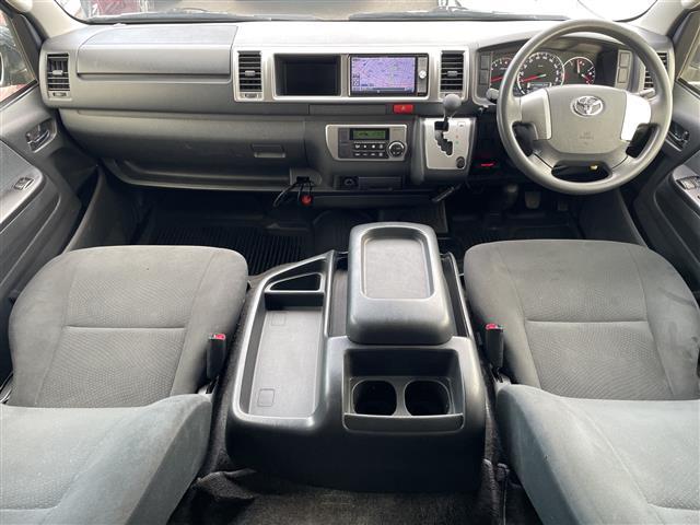 ハイエースバン スーパーGL 4WD 社外HDDナビ フルセグTV バックカメラ 後席モニター 両側スライドドアイージークローザー バンパーガード リアベッドキット LEDヘッドライト フォグランプ 社外ホイール(2枚目)