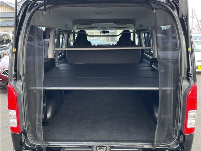 ハイエースバン スーパーGL 4WD 社外HDDナビ フルセグTV バックカメラ 後席モニター 両側スライドドアイージークローザー バンパーガード リアベッドキット LEDヘッドライト フォグランプ 社外ホイール(4枚目)