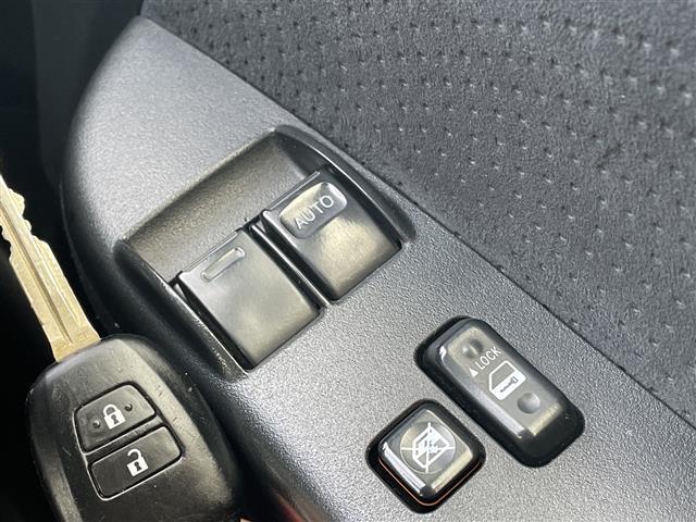 ハイエースバン スーパーGL 4WD 社外HDDナビ フルセグTV バックカメラ 後席モニター 両側スライドドアイージークローザー バンパーガード リアベッドキット LEDヘッドライト フォグランプ 社外ホイール(10枚目)