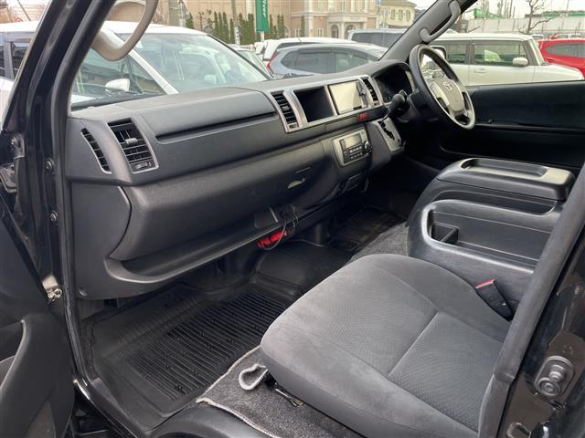 ハイエースバン スーパーGL 4WD 社外HDDナビ フルセグTV バックカメラ 後席モニター 両側スライドドアイージークローザー バンパーガード リアベッドキット LEDヘッドライト フォグランプ 社外ホイール(17枚目)