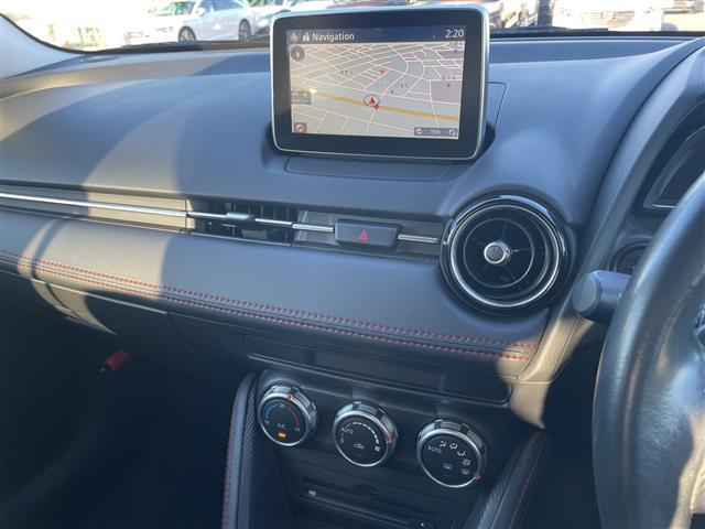 デミオ ＸＤツーリング　４ＷＤ　純正ＳＤナビＴＶ　ヘッドアップディスプレイ　衝突軽減ブレーキ　クルコン　パドルシフト　純正エンスタ　ＥＴＣ　ＬＥＤヘッドライト　フォグランプ　純正１６インチＡＷ　プッシュスタート　スマートキー（3枚目）