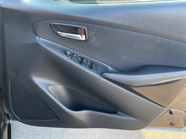 デミオ ＸＤツーリング　４ＷＤ　純正ＳＤナビＴＶ　ヘッドアップディスプレイ　衝突軽減ブレーキ　クルコン　パドルシフト　純正エンスタ　ＥＴＣ　ＬＥＤヘッドライト　フォグランプ　純正１６インチＡＷ　プッシュスタート　スマートキー（20枚目）