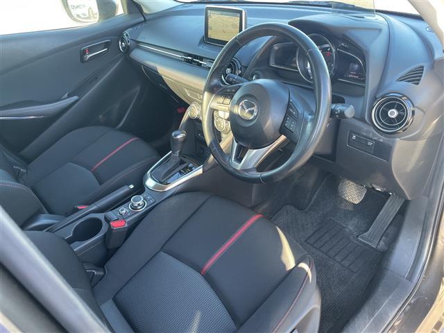 デミオ ＸＤツーリング　４ＷＤ　純正ＳＤナビＴＶ　ヘッドアップディスプレイ　衝突軽減ブレーキ　クルコン　パドルシフト　純正エンスタ　ＥＴＣ　ＬＥＤヘッドライト　フォグランプ　純正１６インチＡＷ　プッシュスタート　スマートキー（22枚目）