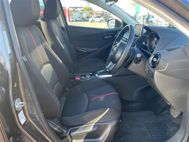 デミオ ＸＤツーリング　４ＷＤ　純正ＳＤナビＴＶ　ヘッドアップディスプレイ　衝突軽減ブレーキ　クルコン　パドルシフト　純正エンスタ　ＥＴＣ　ＬＥＤヘッドライト　フォグランプ　純正１６インチＡＷ　プッシュスタート　スマートキー（24枚目）