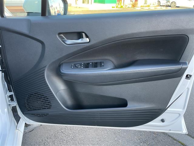 ノート X FOUR 4WD 純正9型Dオーディオ バックカメラ 前方ドラレコ エマージェンシーブレーキ 前席シートヒーター レーンキープアシスト ハイビームアシスト ステアリングヒーター ETC 前後ソナー インテリキー(19枚目)