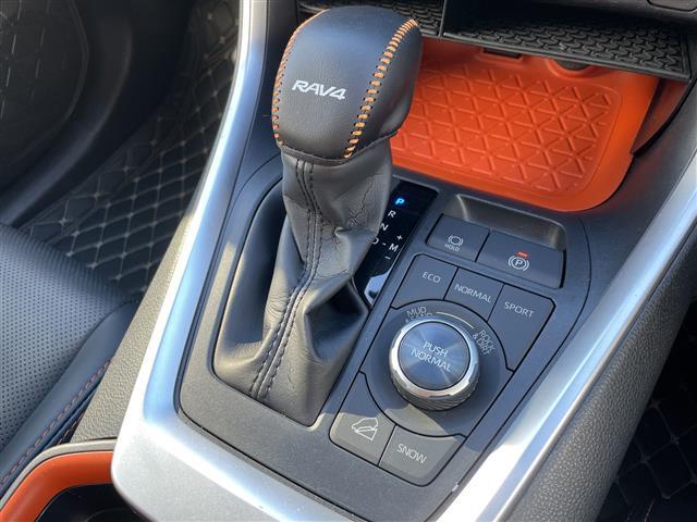 RAV4 アドベンチャー 4WD 純正9インチDAナビ パノラミックビューモニター 合皮スポーツシート 前席エアシート・ヒーター 運転席パワーシート セーフティセンス 前後ドラレコ ステアリングヒーター LEDライト 19AW(8枚目)