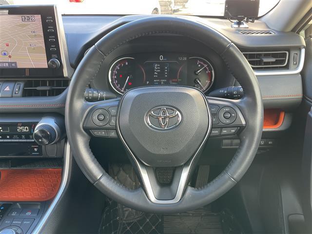 RAV4 アドベンチャー 4WD 純正9インチDAナビ パノラミックビューモニター 合皮スポーツシート 前席エアシート・ヒーター 運転席パワーシート セーフティセンス 前後ドラレコ ステアリングヒーター LEDライト 19AW(17枚目)