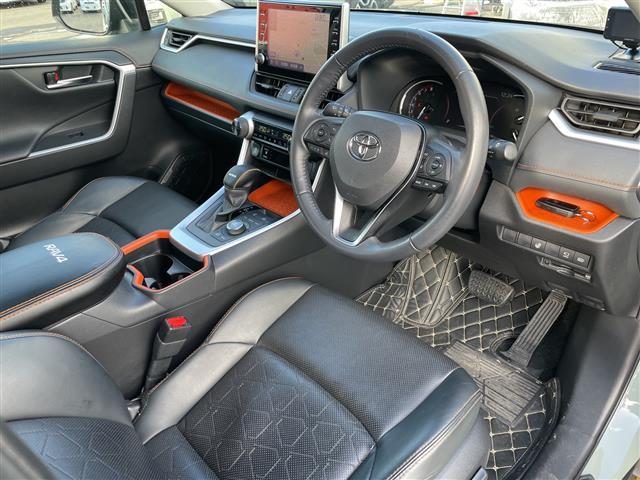 RAV4 アドベンチャー 4WD 純正9インチDAナビ パノラミックビューモニター 合皮スポーツシート 前席エアシート・ヒーター 運転席パワーシート セーフティセンス 前後ドラレコ ステアリングヒーター LEDライト 19AW(23枚目)