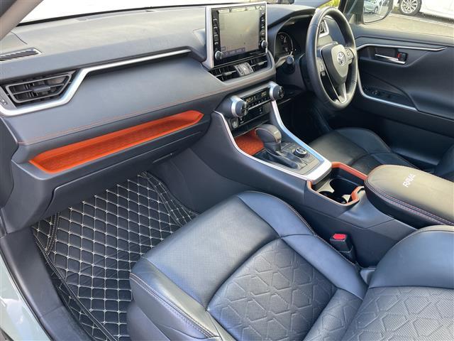 RAV4 アドベンチャー 4WD 純正9インチDAナビ パノラミックビューモニター 合皮スポーツシート 前席エアシート・ヒーター 運転席パワーシート セーフティセンス 前後ドラレコ ステアリングヒーター LEDライト 19AW(24枚目)