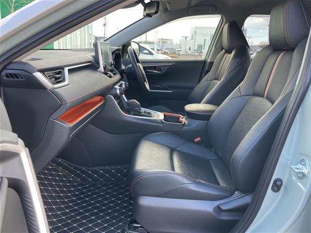 RAV4 アドベンチャー 4WD 純正9インチDAナビ パノラミックビューモニター 合皮スポーツシート 前席エアシート・ヒーター 運転席パワーシート セーフティセンス 前後ドラレコ ステアリングヒーター LEDライト 19AW(26枚目)