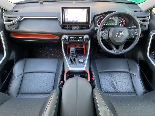 RAV4 アドベンチャー 4WD 純正9インチナビ フルセグ Bカメラ 合皮スポーツシート デジタルインナーミラー おくだけ充電 セーフティセンス 衝突軽減ブレーキ 追従クルコン オートハイビーム LEDライト 夏冬タイヤ有(2枚目)