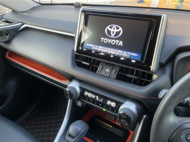 RAV4 アドベンチャー 4WD 純正9インチナビ フルセグ Bカメラ 合皮スポーツシート デジタルインナーミラー おくだけ充電 セーフティセンス 衝突軽減ブレーキ 追従クルコン オートハイビーム LEDライト 夏冬タイヤ有(3枚目)