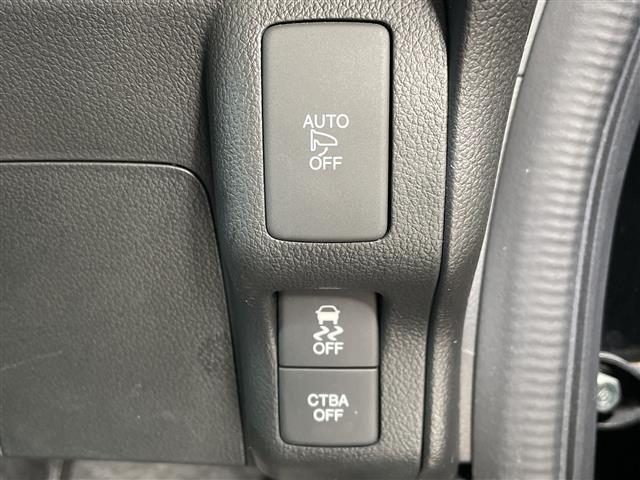 N-BOXカスタム G ターボSSブラックスタイルパッケージ 4WD ターボ 純正メモリナビ フルセグ バックカメラ 両側電動 前席シートヒーター クルコン パドルシフト 衝突軽減ブレーキ シートバックテーブル リアシートスライド HIDライト LEDフォグ(10枚目)