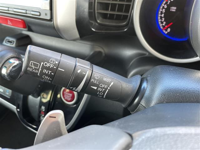 N-BOXカスタム G ターボSSブラックスタイルパッケージ 4WD ターボ 純正メモリナビ フルセグ バックカメラ 両側電動 前席シートヒーター クルコン パドルシフト 衝突軽減ブレーキ シートバックテーブル リアシートスライド HIDライト LEDフォグ(15枚目)