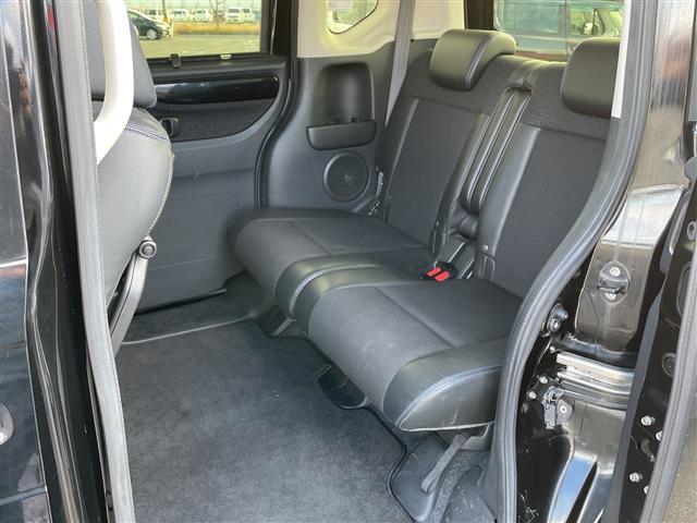 N-BOXカスタム G ターボSSブラックスタイルパッケージ 4WD ターボ 純正メモリナビ フルセグ バックカメラ 両側電動 前席シートヒーター クルコン パドルシフト 衝突軽減ブレーキ シートバックテーブル リアシートスライド HIDライト LEDフォグ(25枚目)