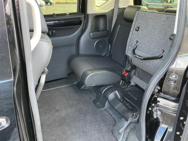 N-BOXカスタム G ターボSSブラックスタイルパッケージ 4WD ターボ 純正メモリナビ フルセグ バックカメラ 両側電動 前席シートヒーター クルコン パドルシフト 衝突軽減ブレーキ シートバックテーブル リアシートスライド HIDライト LEDフォグ(26枚目)