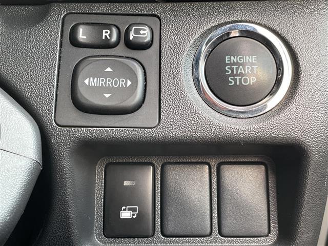 レジアスエースバン マルチロールトランスポーターＩＩ　４ＷＤ　アルパイン１１型ナビ　アルパインフリップダウンモニター　補助バッテリー　純正ベッドキット　フルセグ　Ｂカメラ　合皮コンビシート　ＡＣ１００Ｖ１００Ｗ　ＬＥＤライト・フォグ　ＴＲＤエアロ（13枚目）